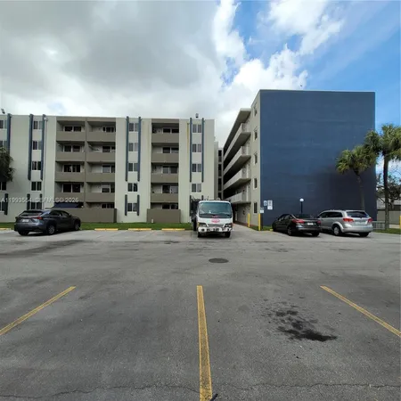 $2,175 | 10090 Northwest 80th Court, Unit 1202, Hialeah Gardens, FL 33016