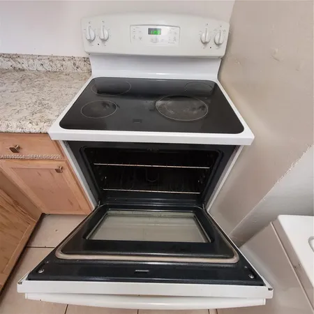 $2,175 | 10090 Northwest 80th Court, Unit 1202, Hialeah Gardens, FL 33016