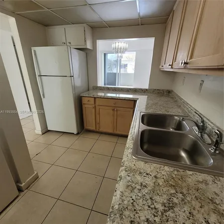 $2,175 | 10090 Northwest 80th Court, Unit 1202, Hialeah Gardens, FL 33016