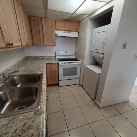 $2,185 | 10090 Northwest 80th Court, Unit 1202, Hialeah Gardens, FL 33016