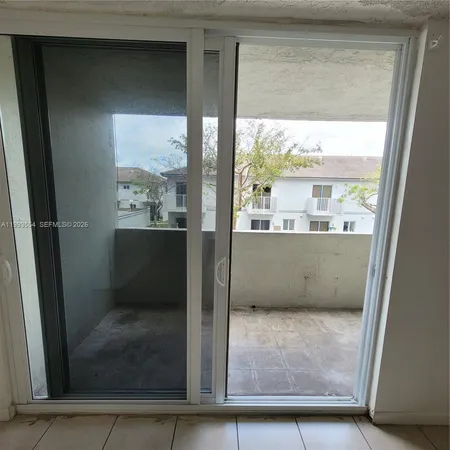 $2,175 | 10090 Northwest 80th Court, Unit 1202, Hialeah Gardens, FL 33016