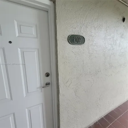 $2,185 | 10090 Northwest 80th Court, Unit 1202, Hialeah Gardens, FL 33016