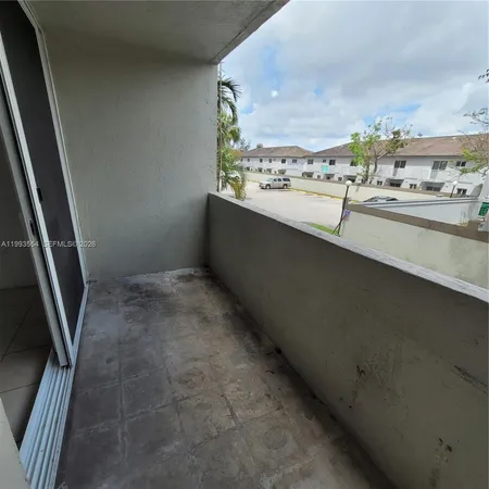 $2,175 | 10090 Northwest 80th Court, Unit 1202, Hialeah Gardens, FL 33016