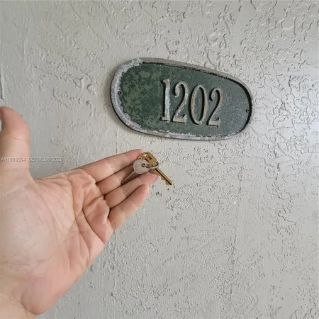 $2,185 | 10090 Northwest 80th Court, Unit 1202, Hialeah Gardens, FL 33016