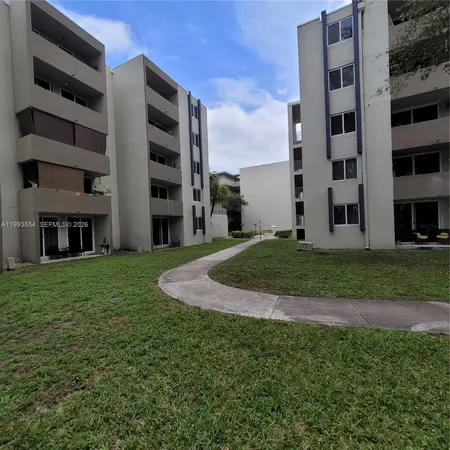 $2,175 | 10090 Northwest 80th Court, Unit 1202, Hialeah Gardens, FL 33016