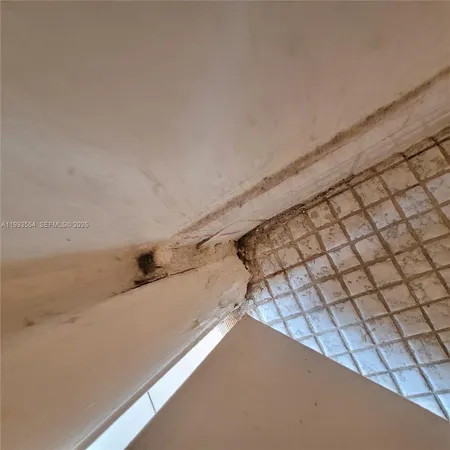 $2,185 | 10090 Northwest 80th Court, Unit 1202, Hialeah Gardens, FL 33016