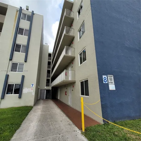 $2,175 | 10090 Northwest 80th Court, Unit 1202, Hialeah Gardens, FL 33016