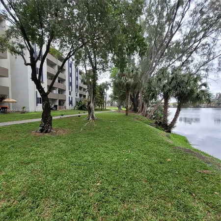 $2,185 | 10090 Northwest 80th Court, Unit 1202, Hialeah Gardens, FL 33016