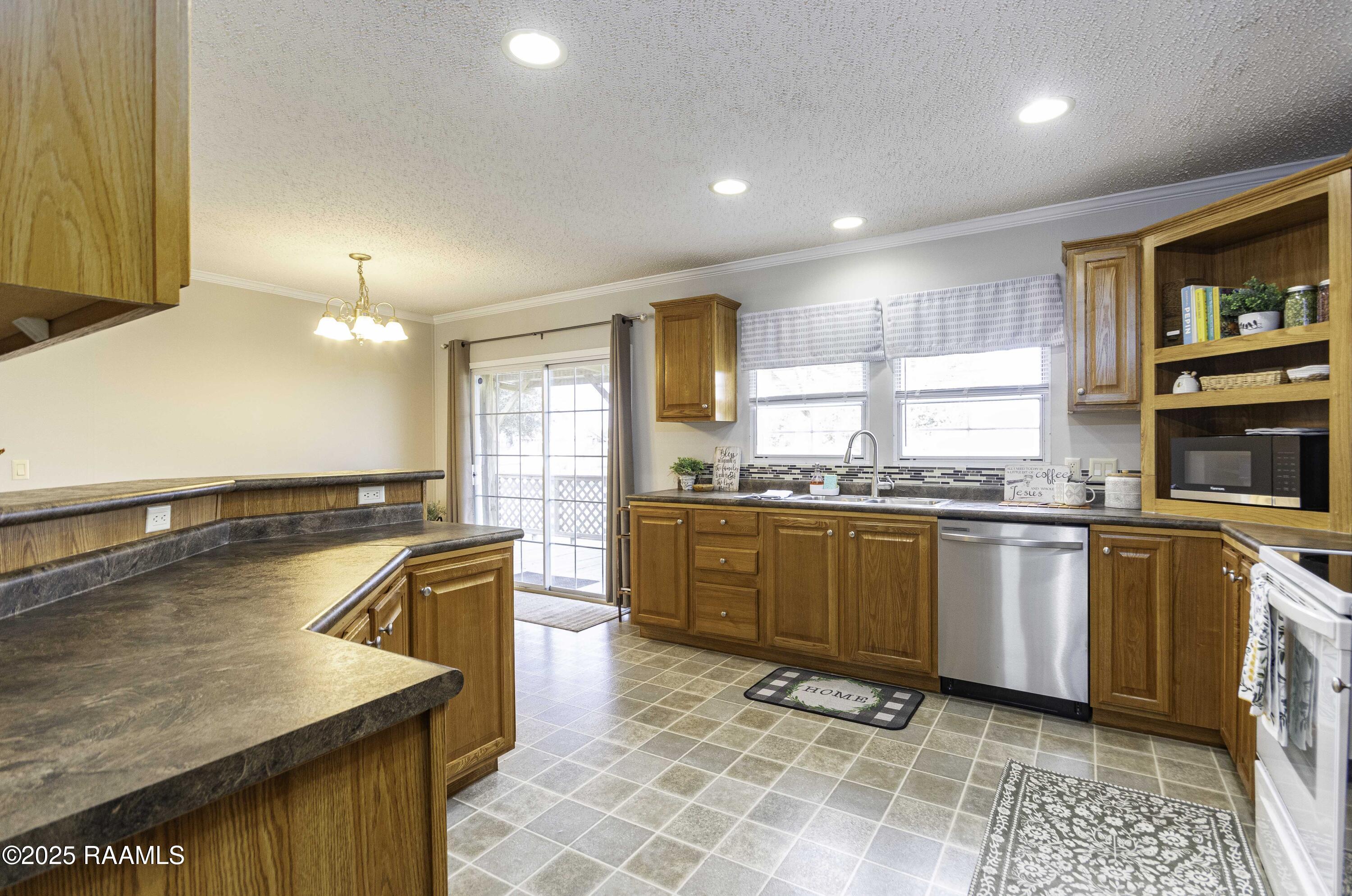 364 Winn Road Sunset, LA 70584 - Photo 9 of 34 Kitchen 3 (4)