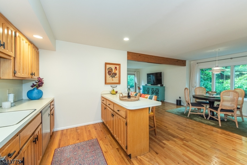 122 Macleish Court Mahwah, NJ 07430 - Photo 9 of 28