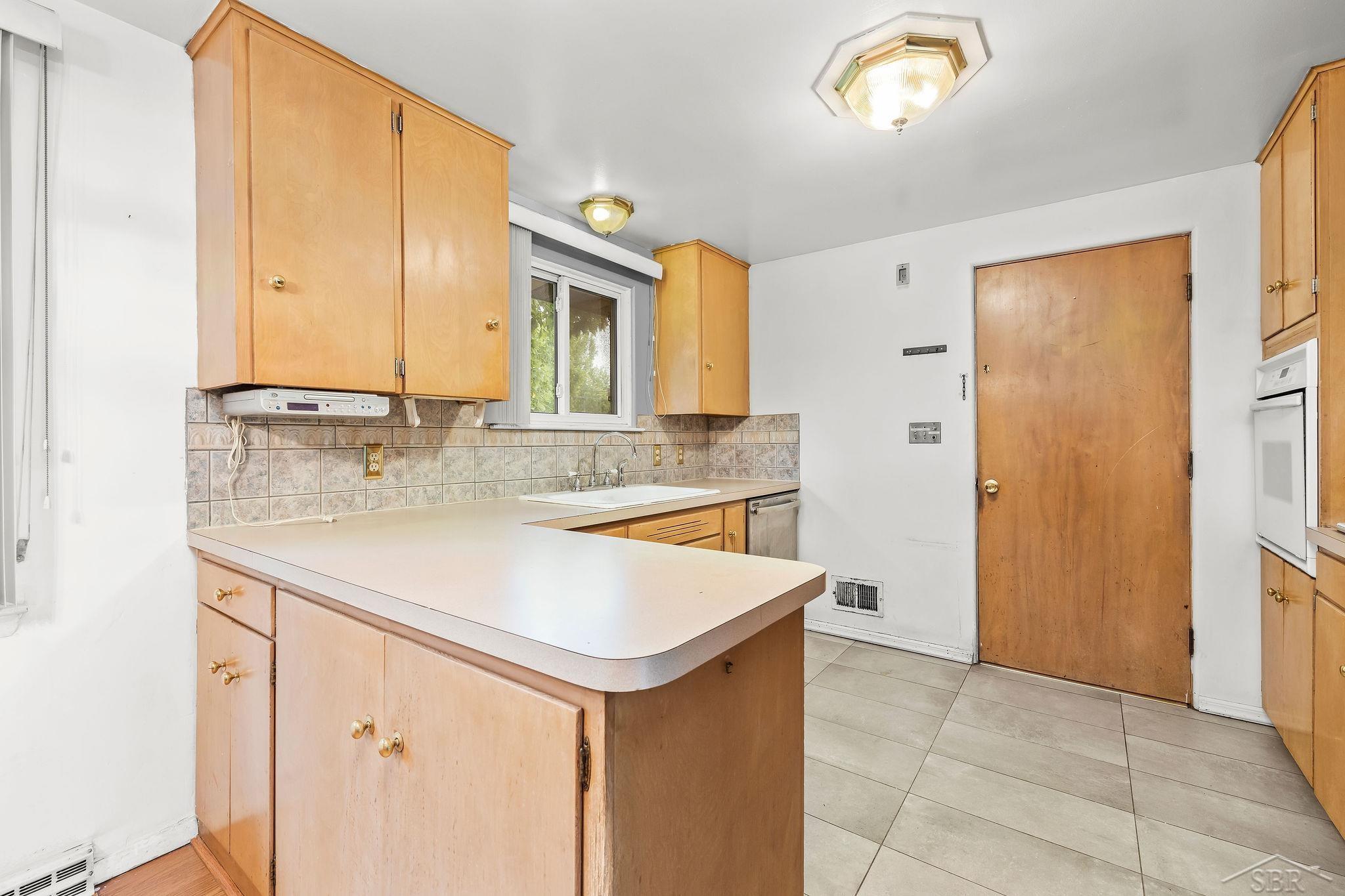 816 East Sugnet Road Midland, MI 48642 - Photo 8 of 32 Kitchen