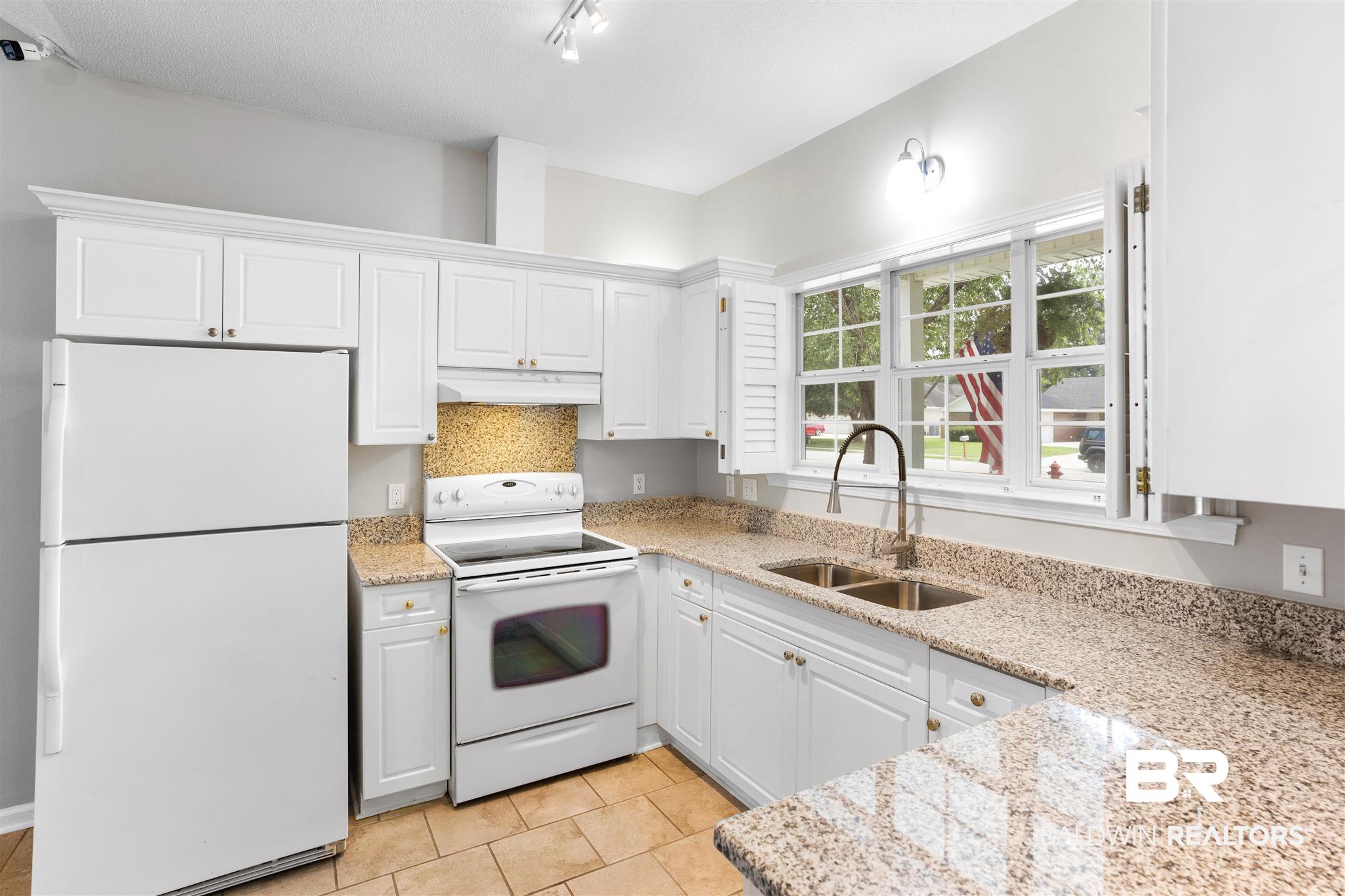 20515 Lowry Drive Fairhope, AL 36532 - Photo 8 of 21