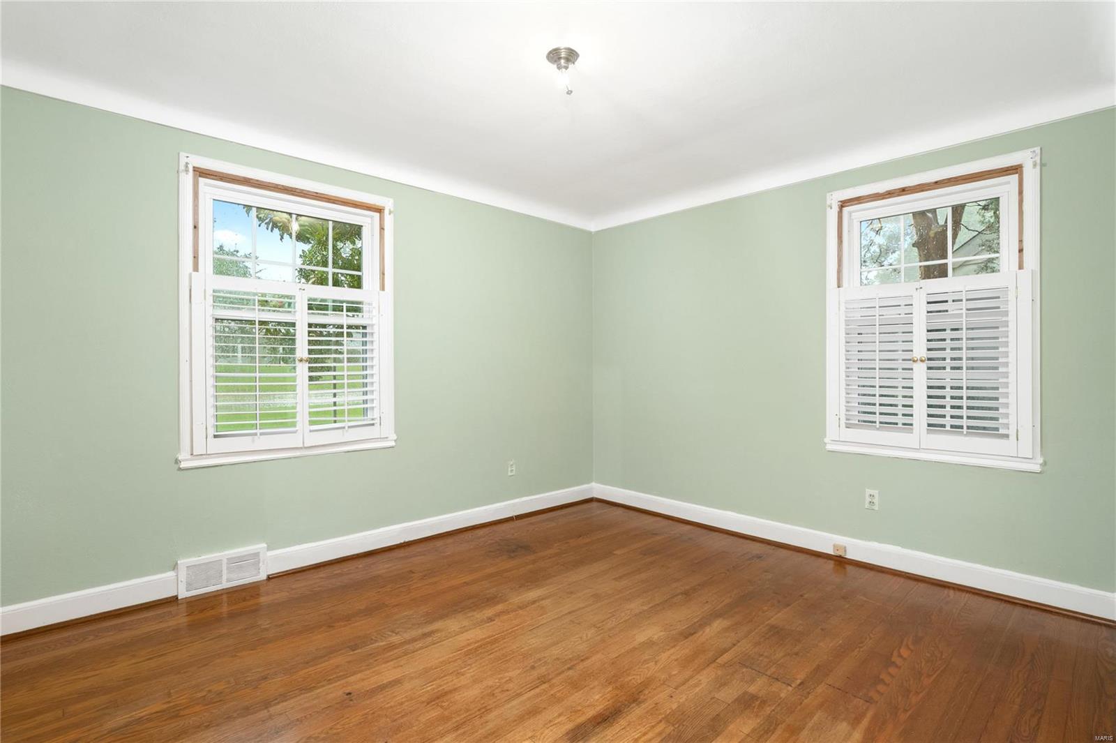 32 West Old Watson Road Webster Groves, MO 63119 - Photo 14 of 19 Gallery Image 14