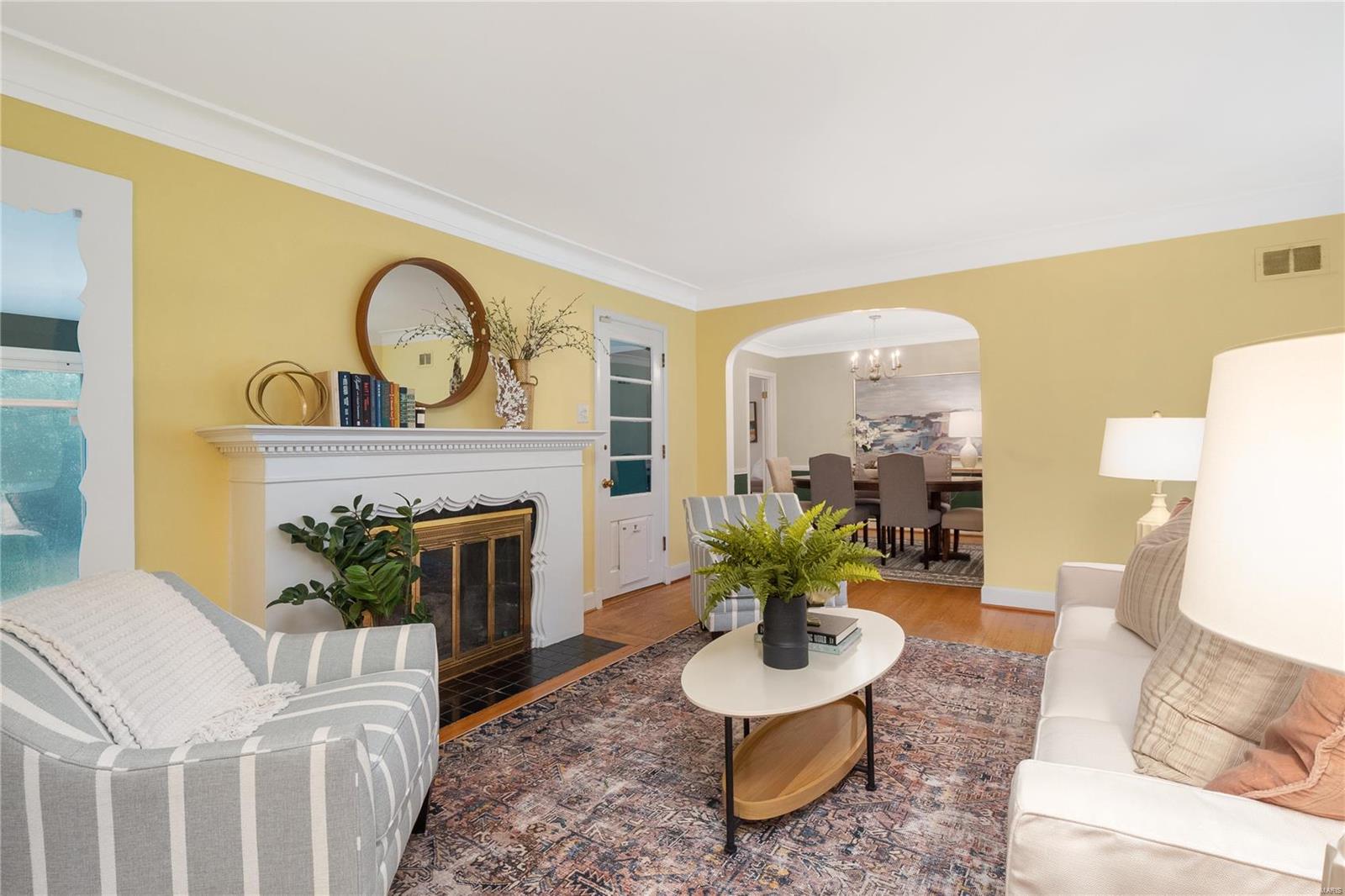 32 West Old Watson Road Webster Groves, MO 63119 - Photo 3 of 19 Gallery Image 3
