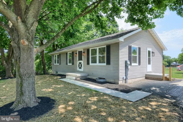 $269,900 | 415 Hanover Street, New Oxford, PA 17350
