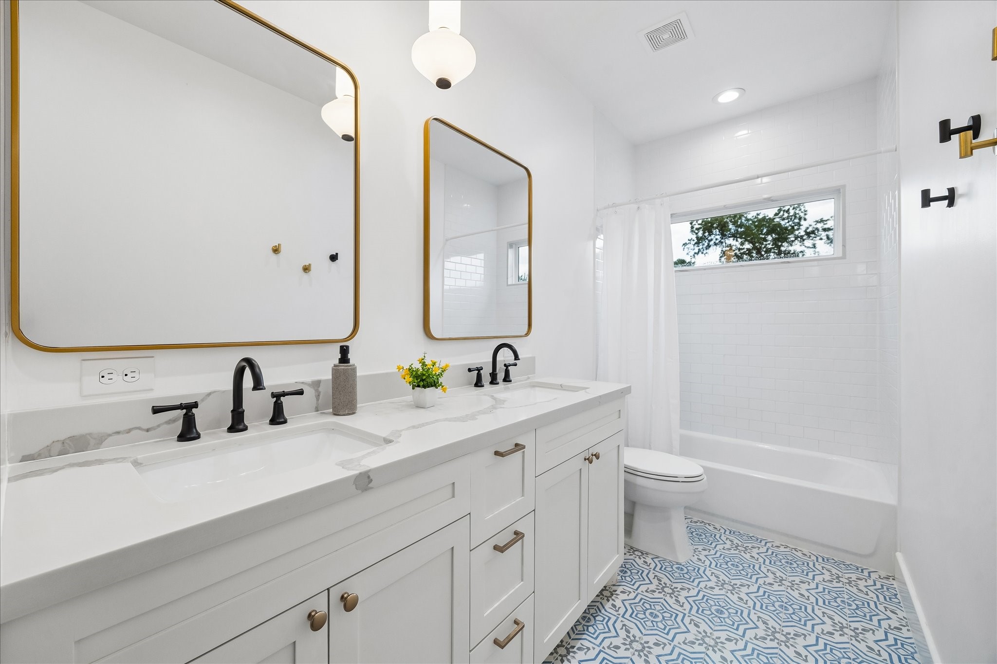 1205 Temple Street Houston, TX 77009 - Photo 25 of 33 The secondary bath pairs classic finishes with thoughtful functionality, creating a bright, welcoming space for family and guests alike.