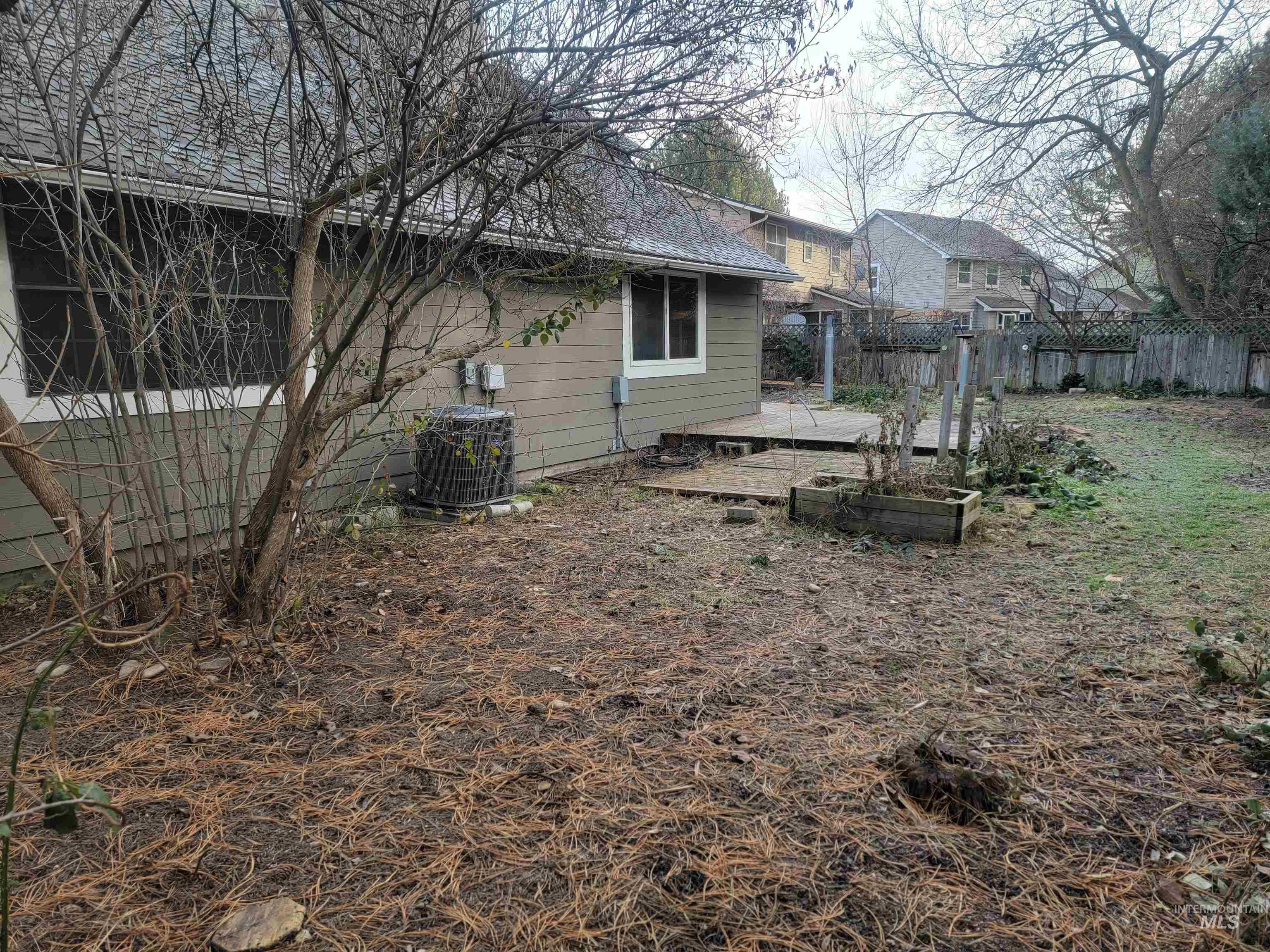 3311 Snowflake Way Boise, ID 83706 - Photo 13 of 14 View of yard with a garden