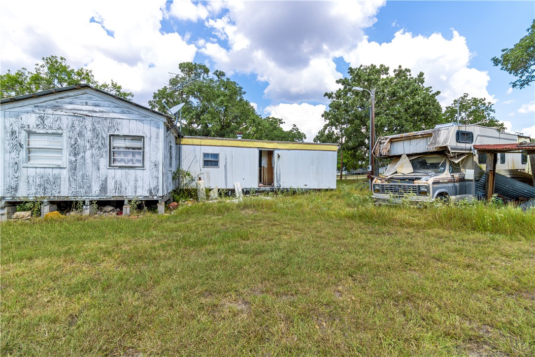 109 Mohawk Trail Somerville, TX 77879 - Photo 11 of 12 View of grassy yard