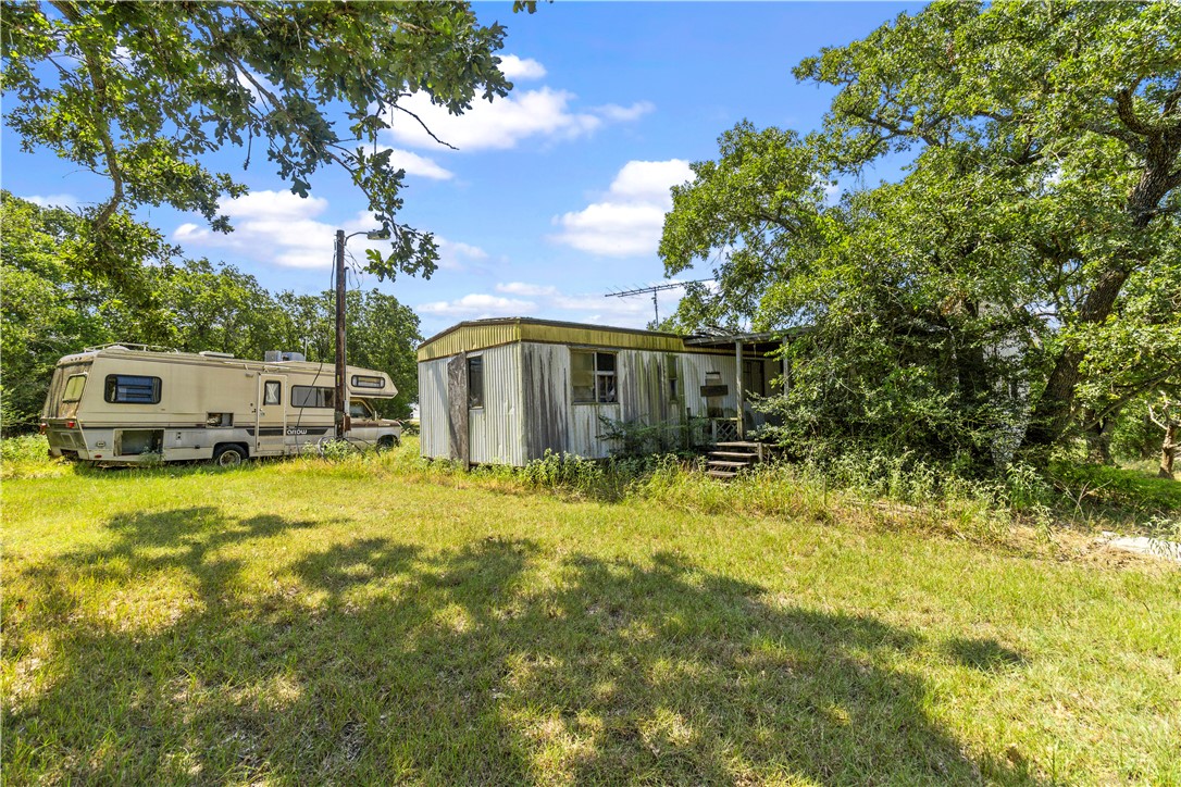 109 Mohawk Trail Somerville, TX 77879 - Photo 7 of 12 View of green lawn