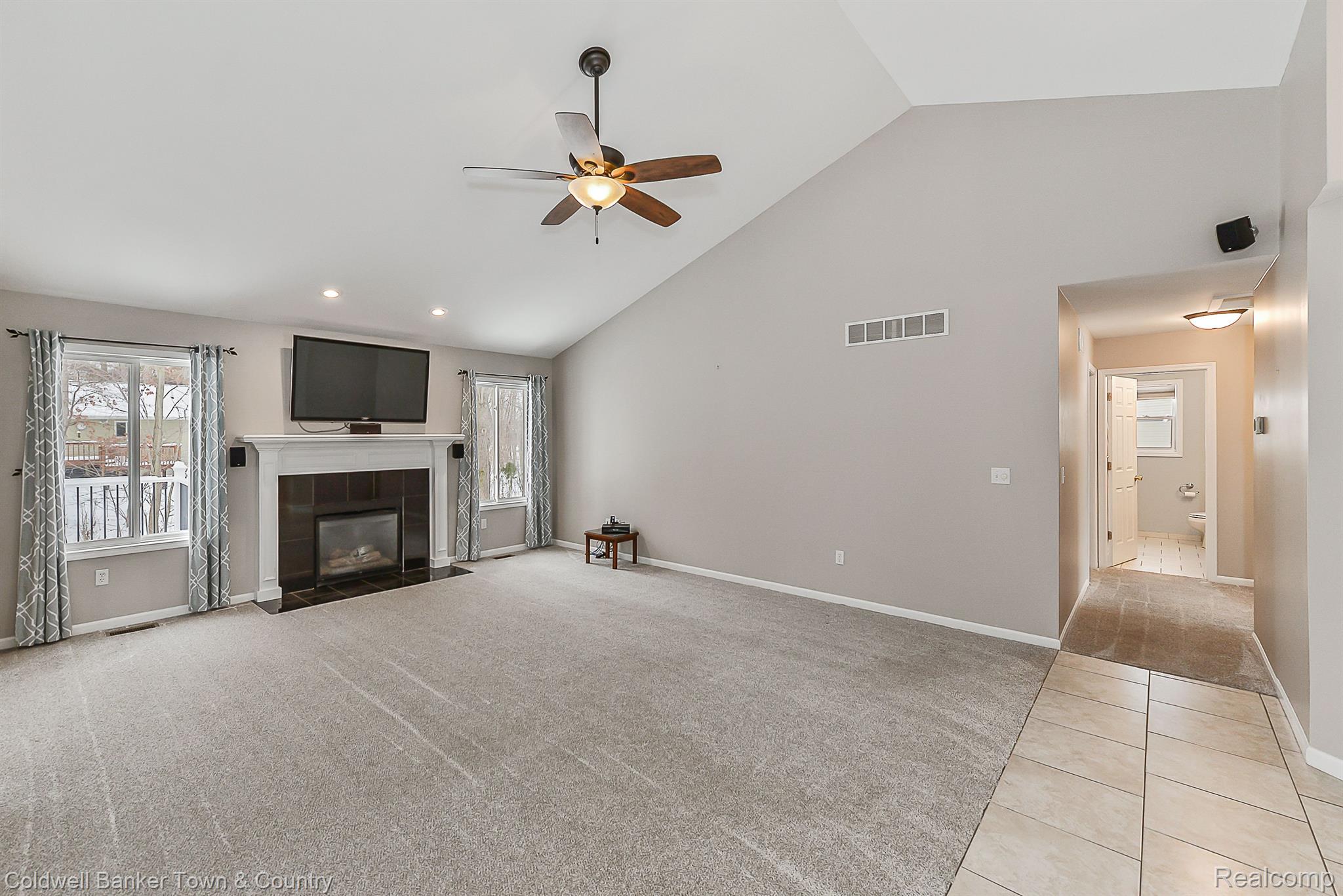 289 Crystal Howell, MI 48843 - Photo 11 of 41 Great room