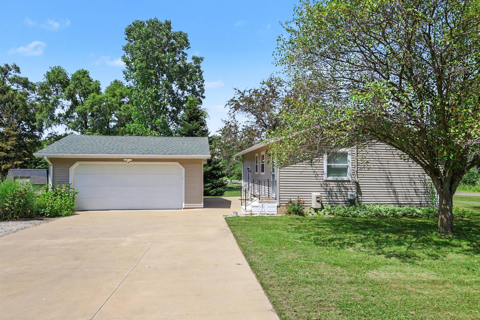 3604 Clinton Way Jackson, MI 49201 - Photo 2 of 30 002_file_8199