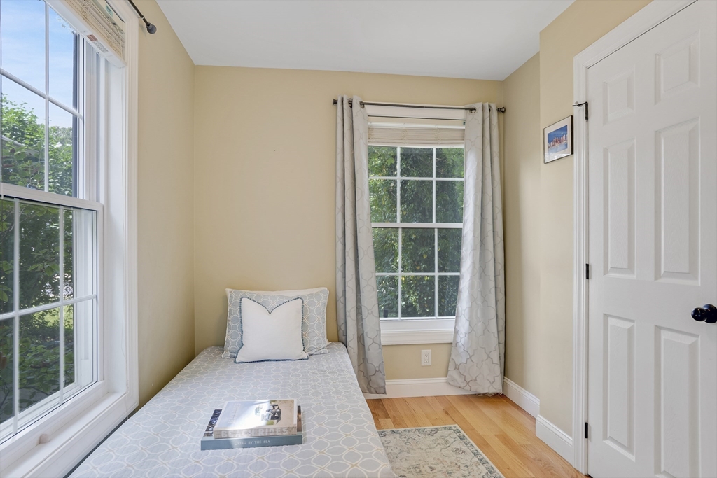 128-136 Spring Street Tisbury, MA 02568 - Photo 32 of 42 a living room with a couch