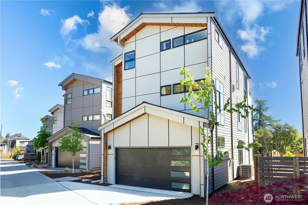 $1,794,000 | 7107 Aurora Avenue North, Seattle, WA 98103