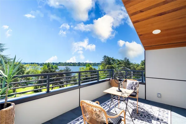 $1,794,000 | 7107 Aurora Avenue North, Seattle, WA 98103
