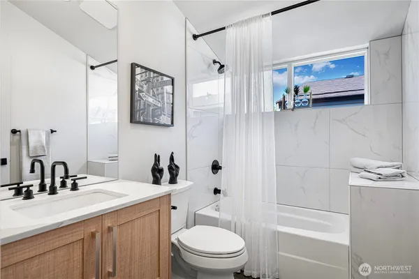 $1,794,000 | 7107 Aurora Avenue North, Seattle, WA 98103