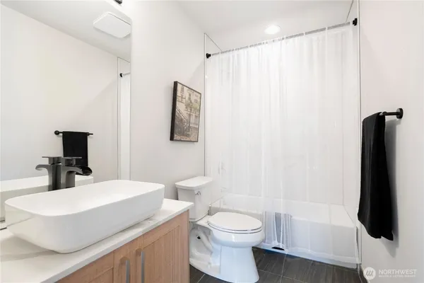 $1,794,000 | 7107 Aurora Avenue North, Seattle, WA 98103