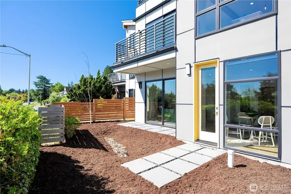 $1,794,000 | 7107 Aurora Avenue North, Seattle, WA 98103