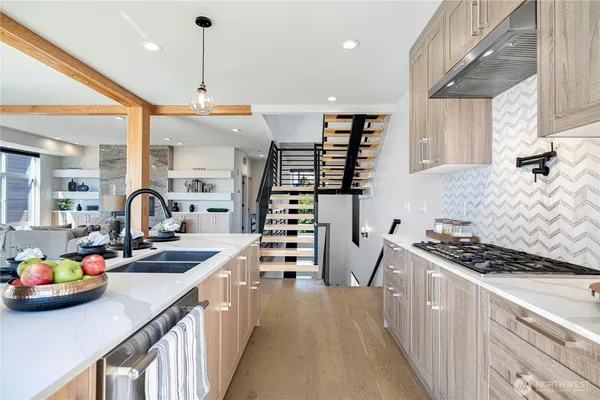 $1,794,000 | 7107 Aurora Avenue North, Seattle, WA 98103