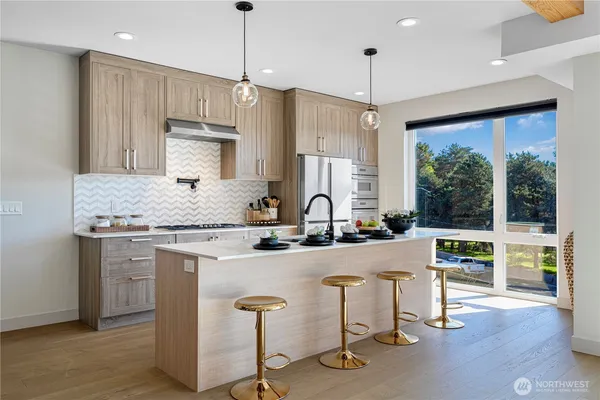 $1,794,000 | 7107 Aurora Avenue North, Seattle, WA 98103