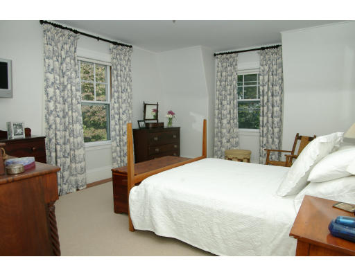 38 Glen Road Winchester, MA 01890 - Photo 2 of 11 Gallery Image 2
