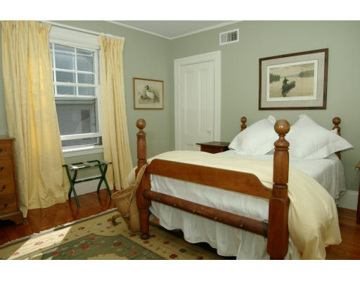 38 Glen Road Winchester, MA 01890 - Photo 3 of 11 Gallery Image 3