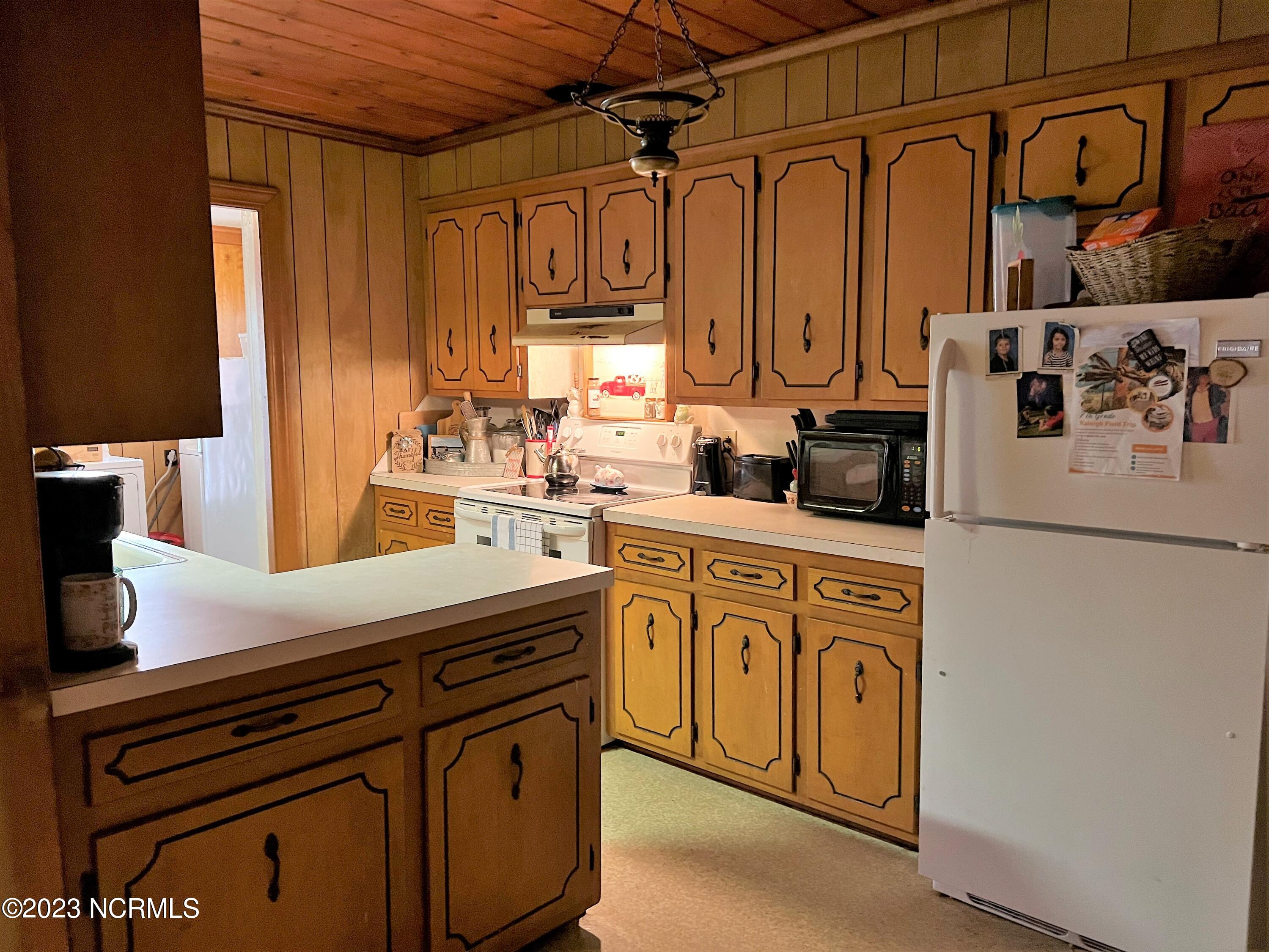 4586 River Road Washington, NC 27889 - Photo 22 of 41 Kitchen