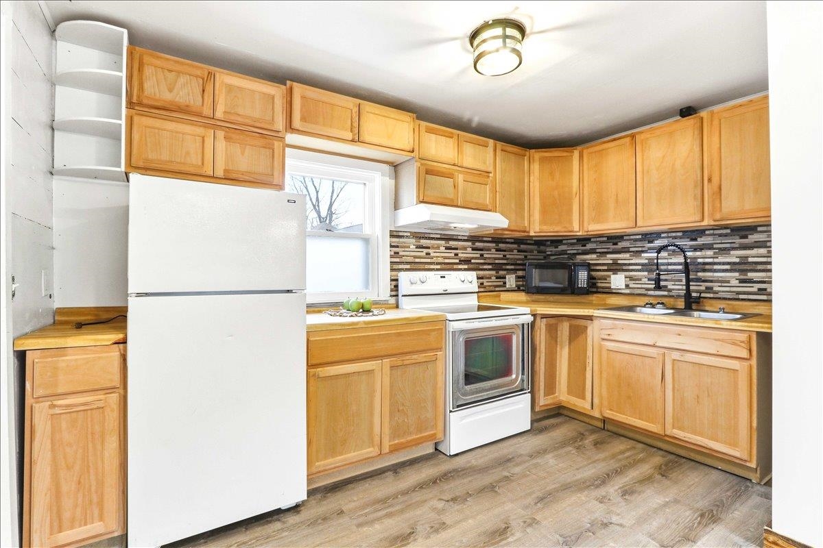 302 Wisconsin Street Wonewoc, WI 53968 - Photo 9 of 39