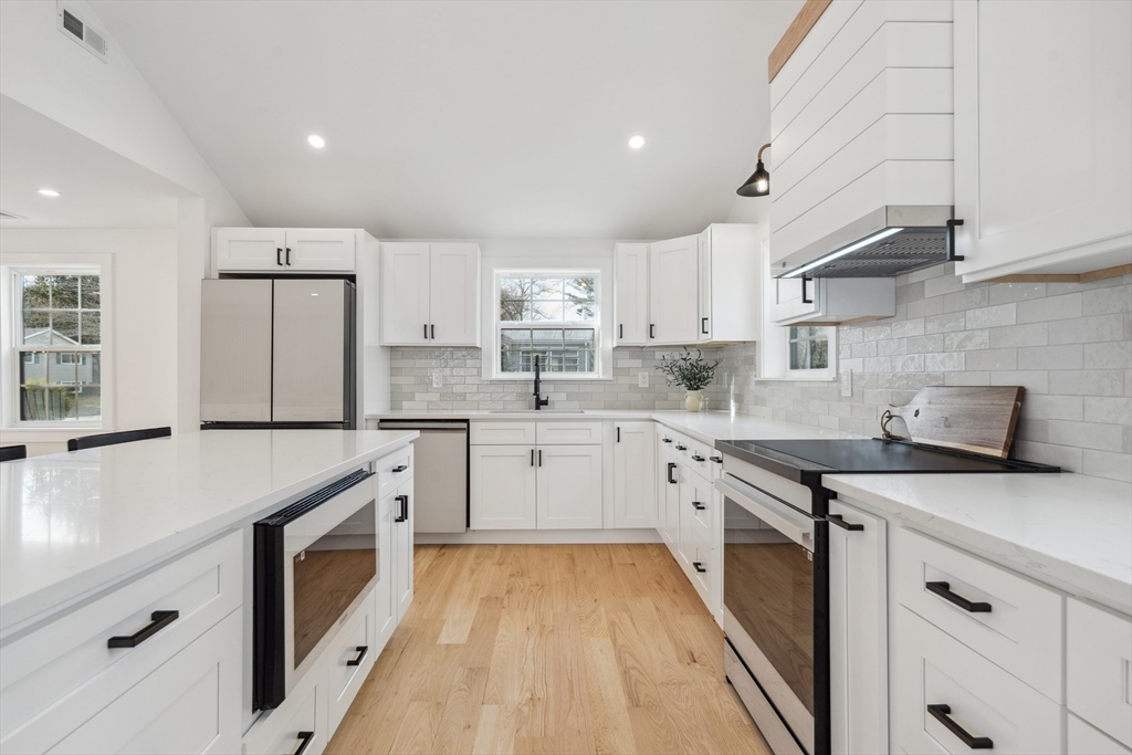 62 Ridge Road Holliston, MA 01746 - Photo 4 of 29 Gallery Image 4