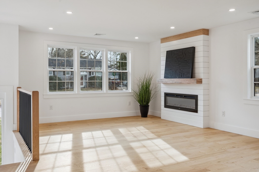 62 Ridge Road Holliston, MA 01746 - Photo 9 of 29 Gallery Image 9