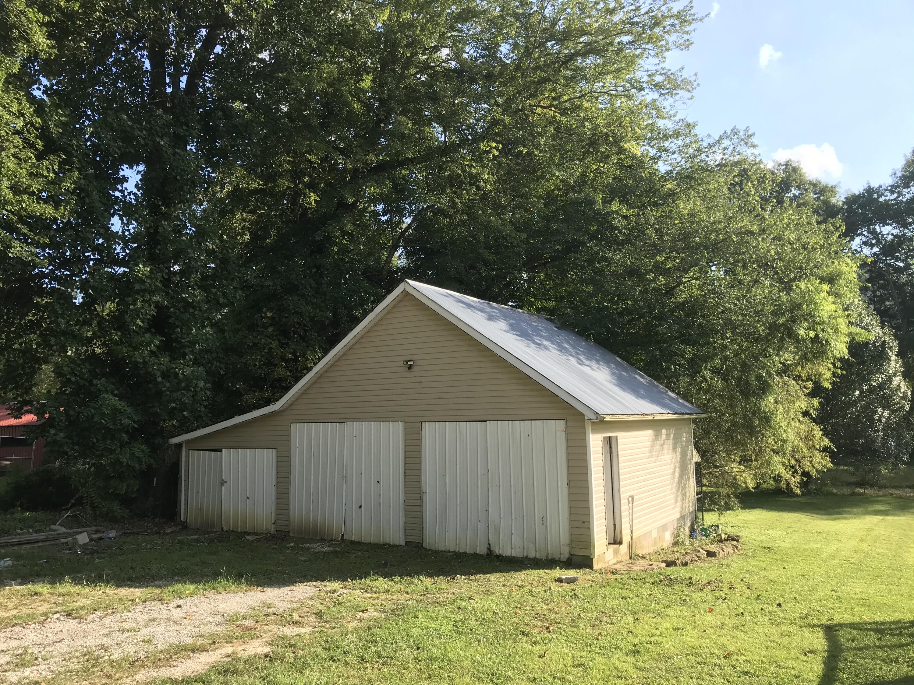 4895 Rough Creek Road London, KY 40744 - Photo 5 of 25 E967694D-B793-43E1-B7F9-E66586518400