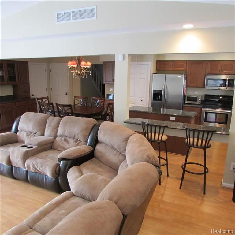 814 Francis Street Rochester Hills, MI 48307 - Photo 5 of 23