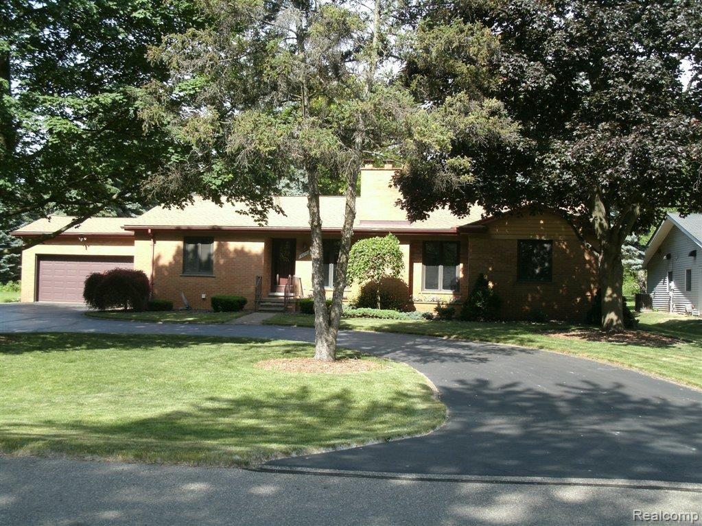 2670 Walbridge Drive Rochester, MI 48307 - Photo 1 of 21 Welcome to 2670 Walbridge.JPG