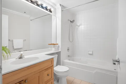 $259,900 | 1801 South Michigan Avenue, Unit 402, Chicago, IL 60616