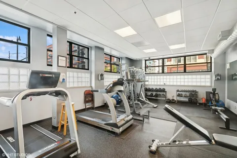 $259,900 | 1801 South Michigan Avenue, Unit 402, Chicago, IL 60616