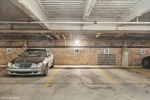 $259,900 | 1801 South Michigan Avenue, Unit 402, Chicago, IL 60616