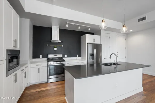 $429,995 | 3131 North Central Avenue, Unit 6002, Phoenix, AZ 85012