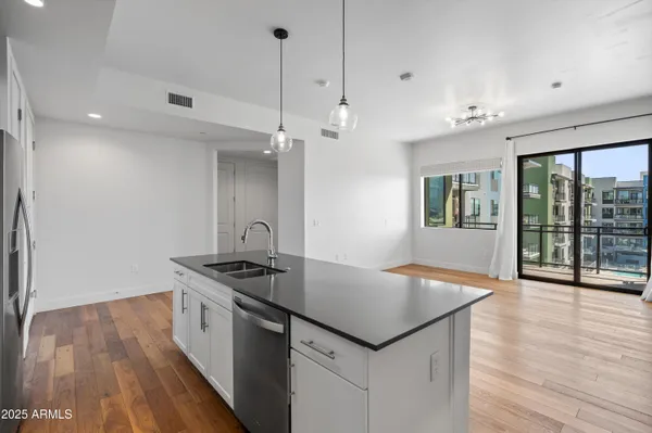 $429,995 | 3131 North Central Avenue, Unit 6002, Phoenix, AZ 85012