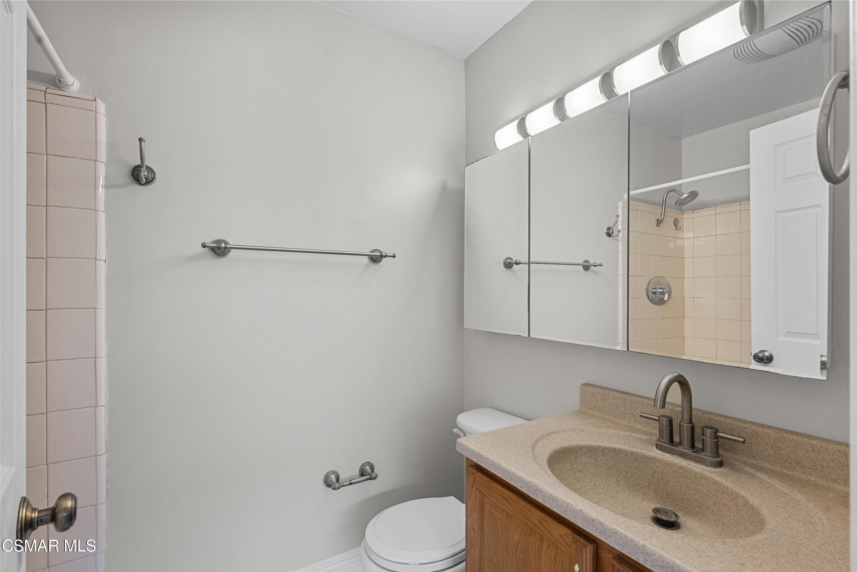 3376 Elmore Street Simi Valley, CA 93063 - Photo 13 of 30 13