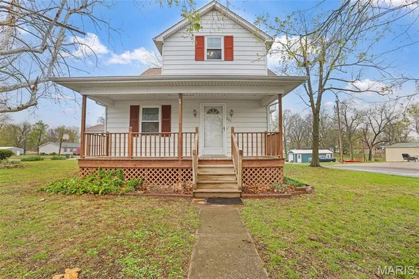$239,900 | 829 Edward Street, St. Libory, IL 62282
