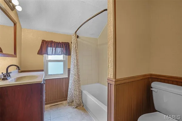 $239,900 | 829 Edward Street, St. Libory, IL 62282